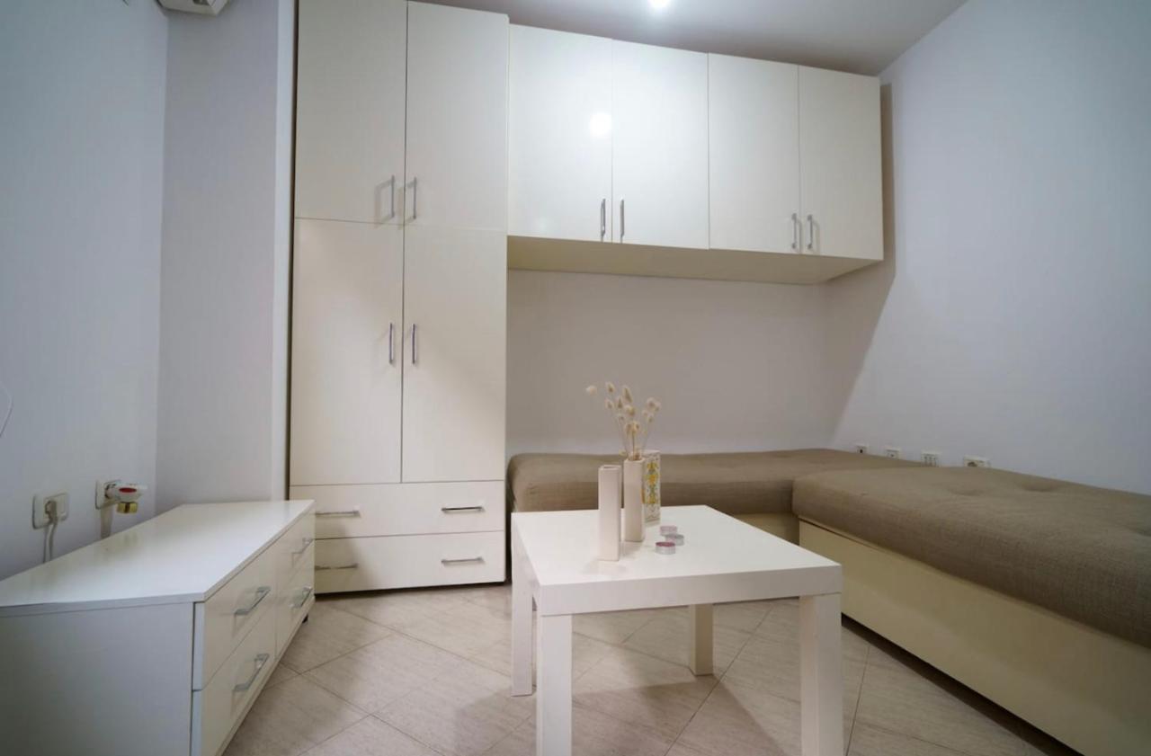 Brilant Studio Apartment City Center Tirana Buitenkant foto