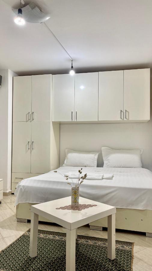 Brilant Studio Apartment City Center Tirana Buitenkant foto